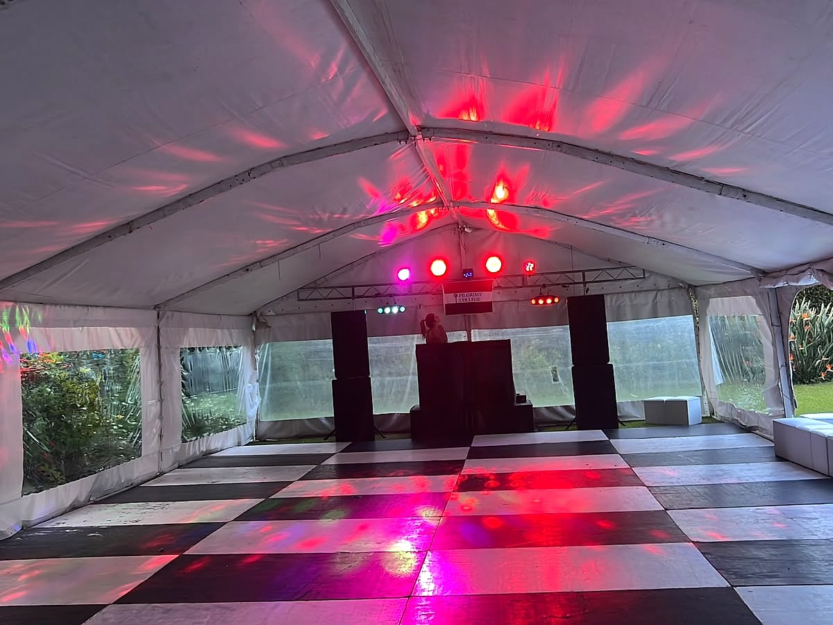 Carpa de 8 metros con pista e iluminacion de evento